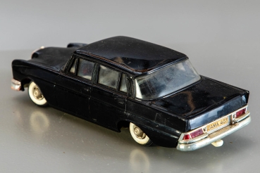 Gama Mercedes-Benz 220 S 1962  Plasticmodel with Frictiondrive (6422)